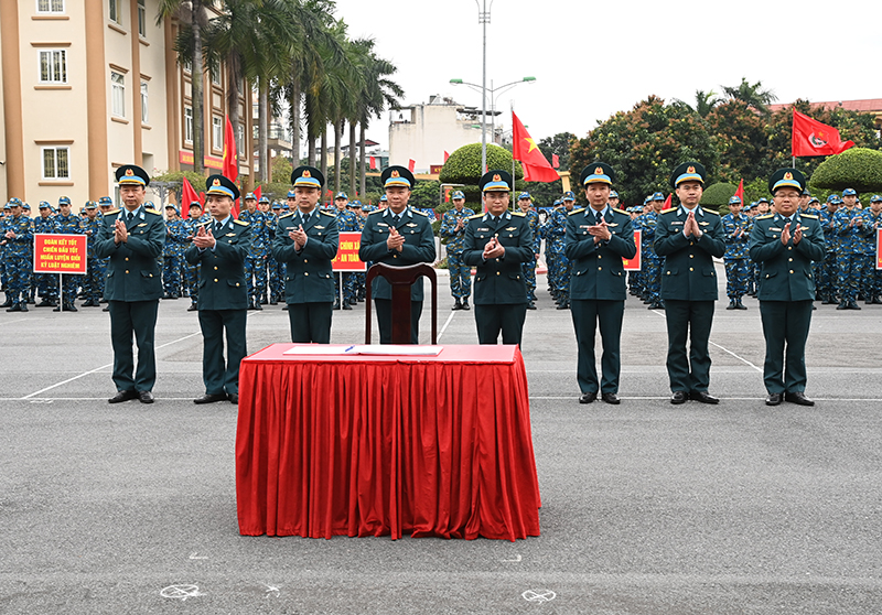 Các đơn vị trong Quân chủng Phòng không - Không quân tổ chức Lễ ra quân huấn luyện và phát động đợt thi đua cao điểm