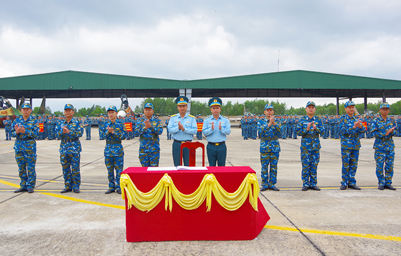 Các đơn vị trong Quân chủng Phòng không - Không quân tổ chức Lễ ra quân huấn luyện và phát động đợt thi đua cao điểm