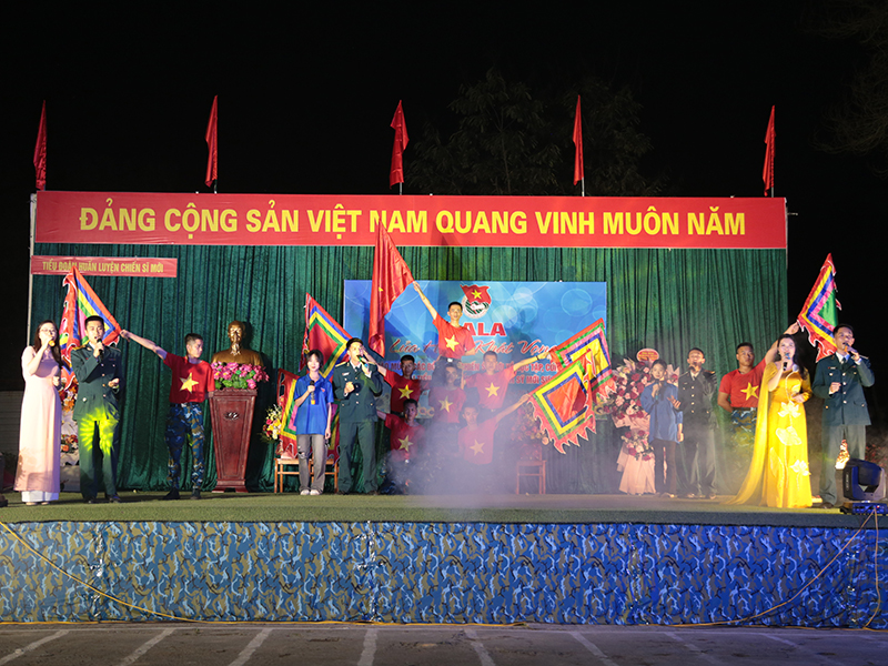 Tiểu đoàn Huấn luyện chiến sĩ mới Sư đoàn 371 tổ chức Chương trình Ga la “Lửa hồng khát vọng”