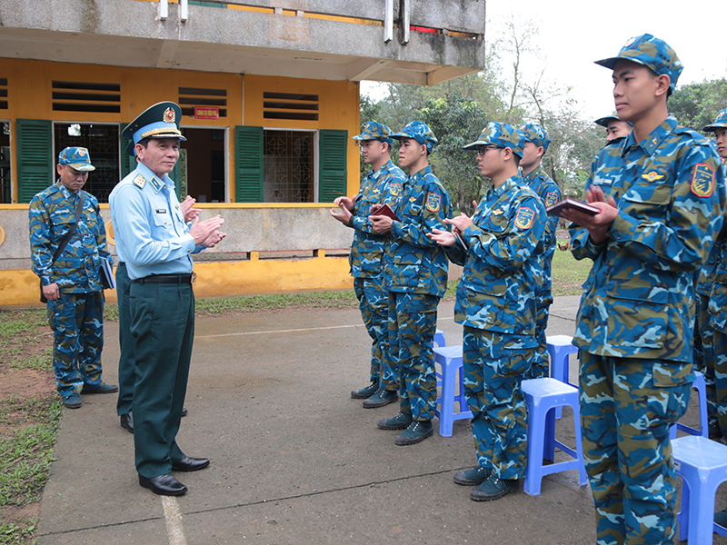 Quân chủng Phòng không - Không quân kiểm tra công tác huấn luyện chiến sĩ mới tại Sư đoàn 361 và Sư đoàn 371