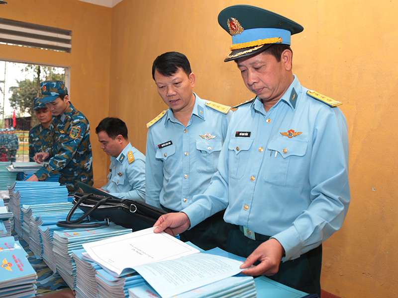 Quân chủng Phòng không - Không quân kiểm tra công tác huấn luyện chiến sĩ mới tại Sư đoàn 361 và Sư đoàn 371