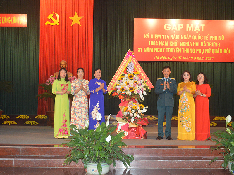 Các cơ quan, đơn vị trong Quân chủng Phòng không - Không quân gặp mặt kỷ niệm 114 năm Ngày Quốc tế Phụ nữ 8-3