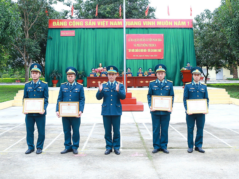 Các đơn vị trong Quân chủng Phòng không - Không quân tổ chức Lễ ra quân huấn luyện năm 2024