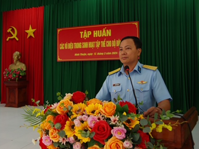 Trung đoàn 937 tổ chức tập huấn các vũ điệu trong sinh hoạt tập thể cho bộ đội
