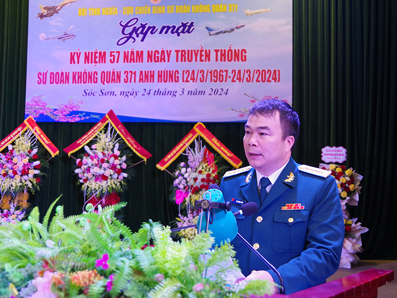 Gặp mặt kỷ niệm 57 năm Ngày truyền thống Sư đoàn Không quân 371