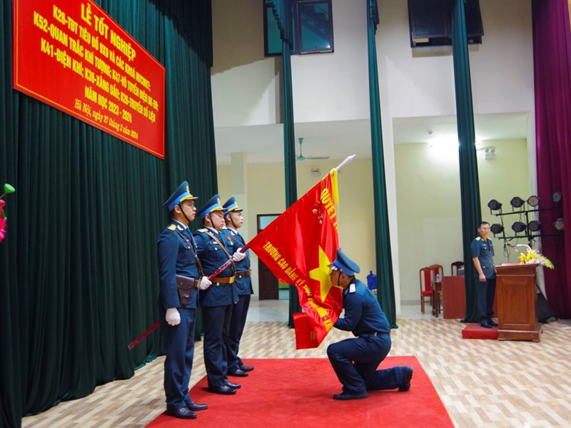 Trường Cao đẳng Kỹ thuật PK-KQ tổ chức Lễ tốt nghiệp các khóa đào tạo Hạ sĩ quan chỉ huy, Nhân viên chuyên môn kỹ thuật năm học 2023-2024