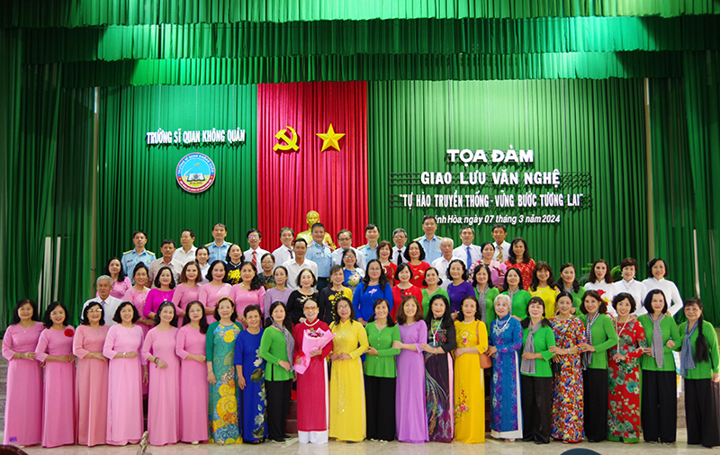 Trường Sĩ quan Không quân tổ chức Tọa đàm, giao lưu văn nghệ “Tự hào truyền thống - Vững bước tương lai”