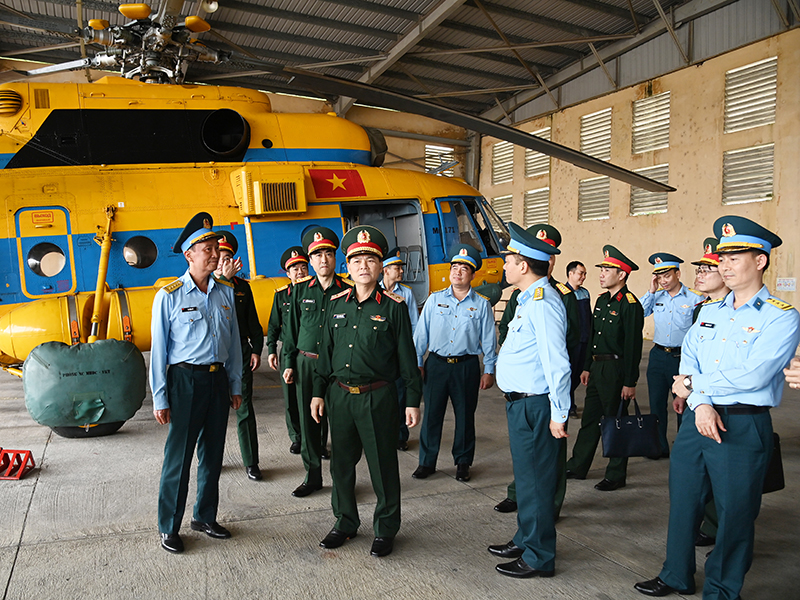 Bộ Tổng Tham mưu kiểm tra công tác huấn luyện và chuẩn bị bay chào mừng tại Lễ kỷ niệm 70 năm Chiến thắng Điện Biên Phủ (7-5-1954/7-5-2024)