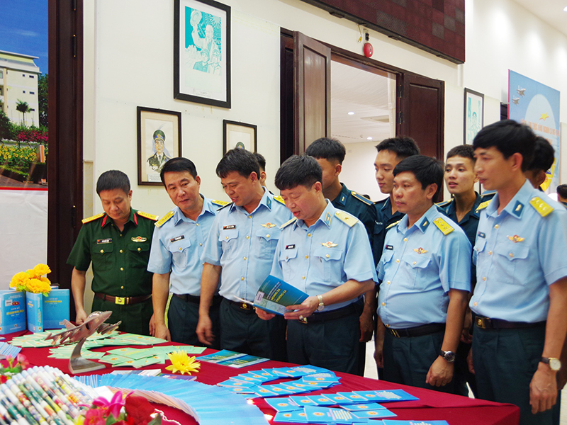 Trường Sĩ quan Không quân tổ chức Triển lãm sách và Giao lưu tọa đàm “Nâng tầm tri thức, bay cao với những ước mơ”