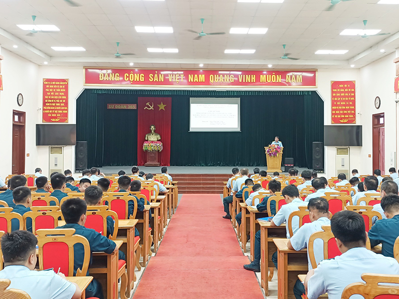 Phòng Điều tra hình sự Quân chủng PK-KQ tuyên truyền, phổ biến giáo dục pháp luật năm 2024 tại Sư đoàn 365