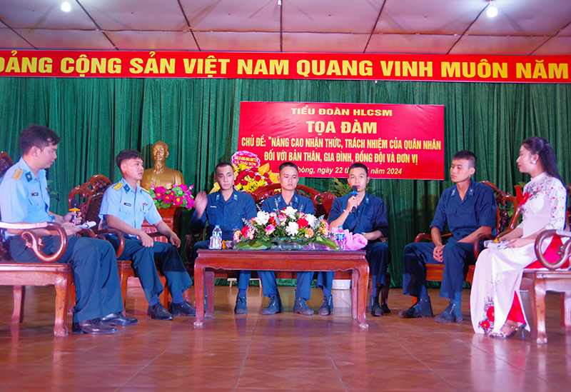 Tiểu đoàn Huấn luyện chiến sĩ mới, Sư đoàn 363 tổ chức tọa đàm “Nâng cao nhận thức, trách nhiệm của quân nhân đối với bản thân, gia đình, đồng đội và đơn vị”