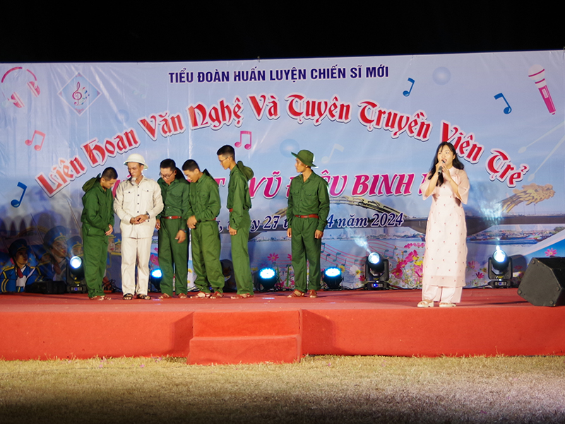 Tiểu đoàn Huấn luyện chiến sĩ mới, Sư đoàn 375 tổ chức Liên hoan văn nghệ và Tuyên truyên viên trẻ
