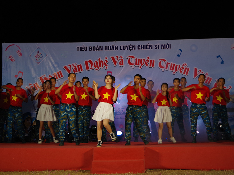 Tiểu đoàn Huấn luyện chiến sĩ mới, Sư đoàn 375 tổ chức Liên hoan văn nghệ và Tuyên truyên viên trẻ