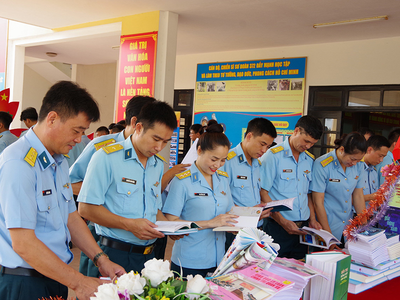 Sư đoàn 372 phát động Ngày Sách và Văn hoá đọc Việt Nam lần thứ 3 năm 2024