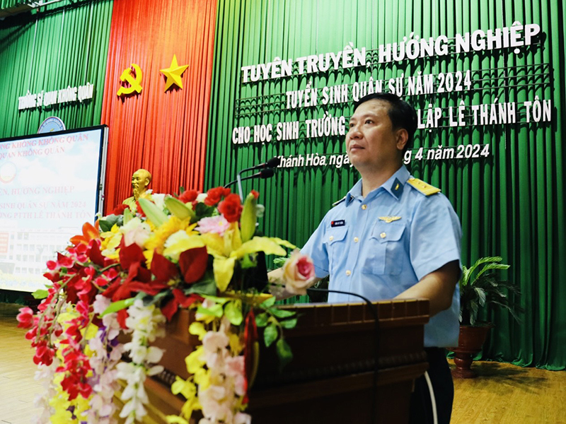 Trường Sĩ quan Không quân tuyên truyền, hướng nghiệp tuyển sinh quân sự năm 2024