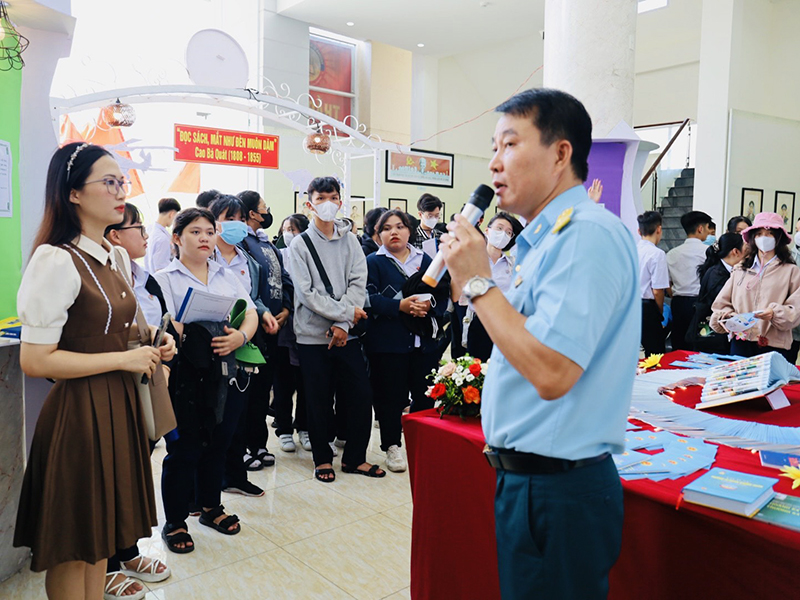 Trường Sĩ quan Không quân tuyên truyền, hướng nghiệp tuyển sinh quân sự năm 2024