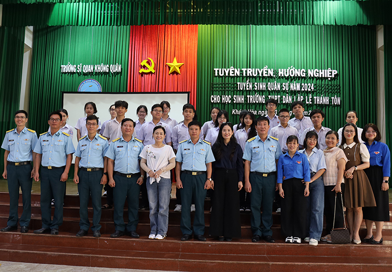 Trường Sĩ quan Không quân tuyên truyền, hướng nghiệp tuyển sinh quân sự năm 2024