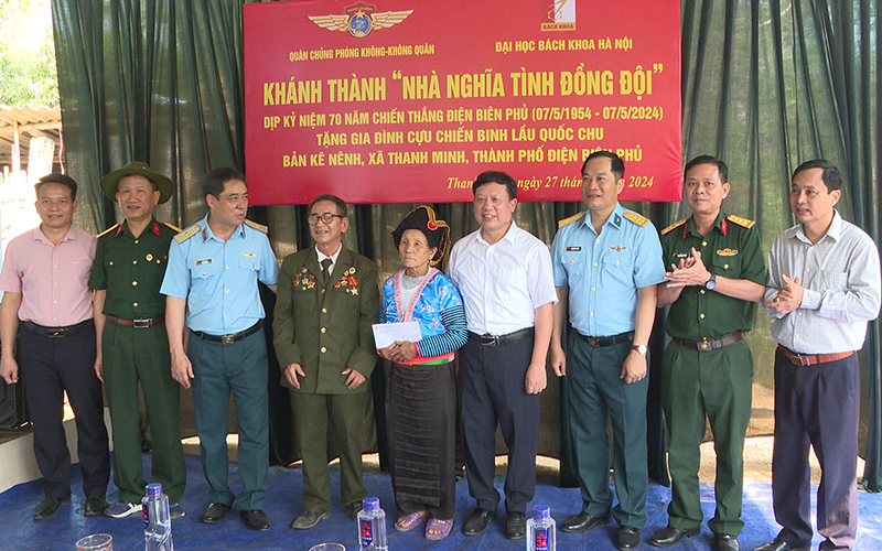 Quân chủng Phòng không - Không quân làm công tác dân vận tại xã Thanh Minh, thành phố Điện Biên Phủ, tỉnh Điện Biên