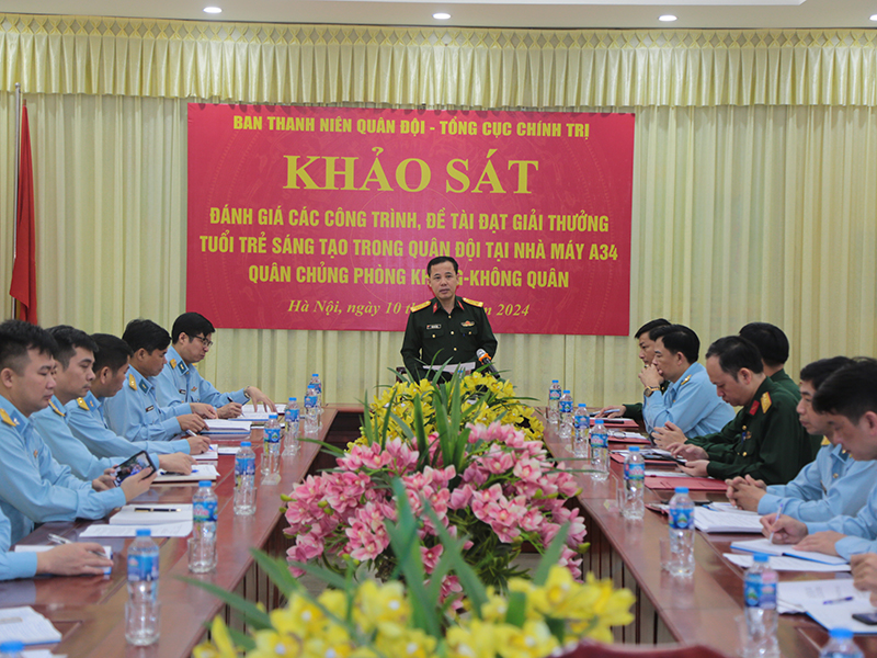Hội đồng Giải thưởng “Tuổi trẻ sáng tạo” trong Quân đội khảo sát tại Nhà máy A34, Quân chủng Phòng không - Không quân