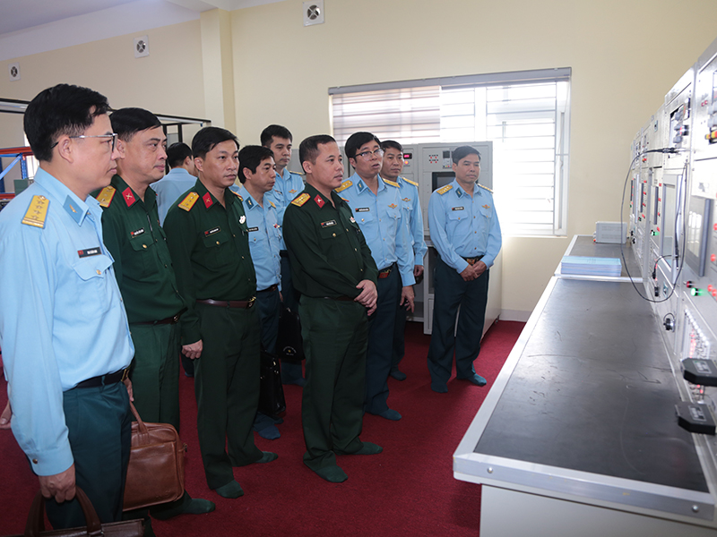 Hội đồng Giải thưởng “Tuổi trẻ sáng tạo” trong Quân đội khảo sát tại Nhà máy A34, Quân chủng Phòng không - Không quân