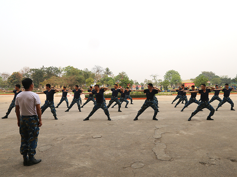 Nâng cao sức khỏe cho chiến sĩ mới