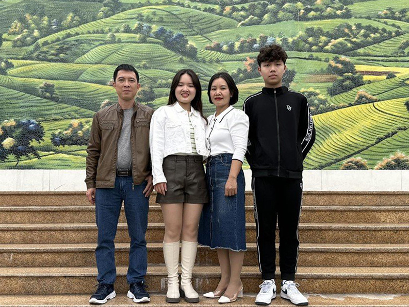 Càng xa lại càng nhớ thương