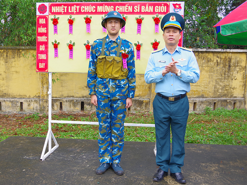 Sư đoàn 363 tổ chức kiểm tra bắn đạn thật cho chiến sĩ mới