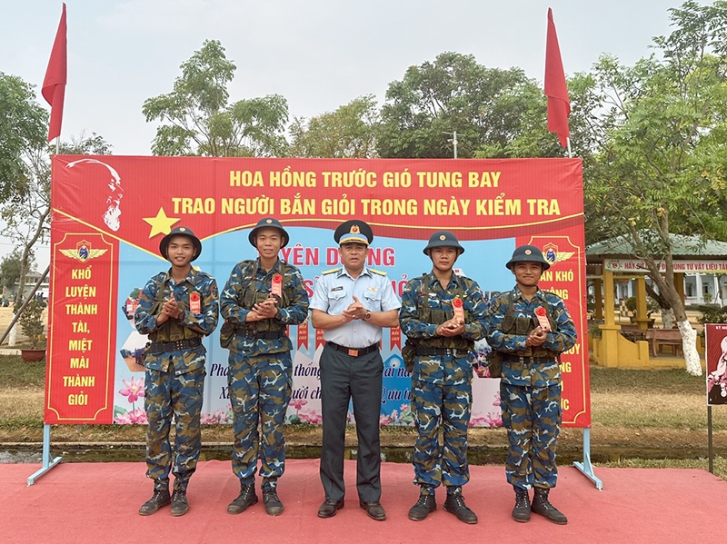 Sư đoàn 375 tổ chức kiểm tra bắn đạn thật