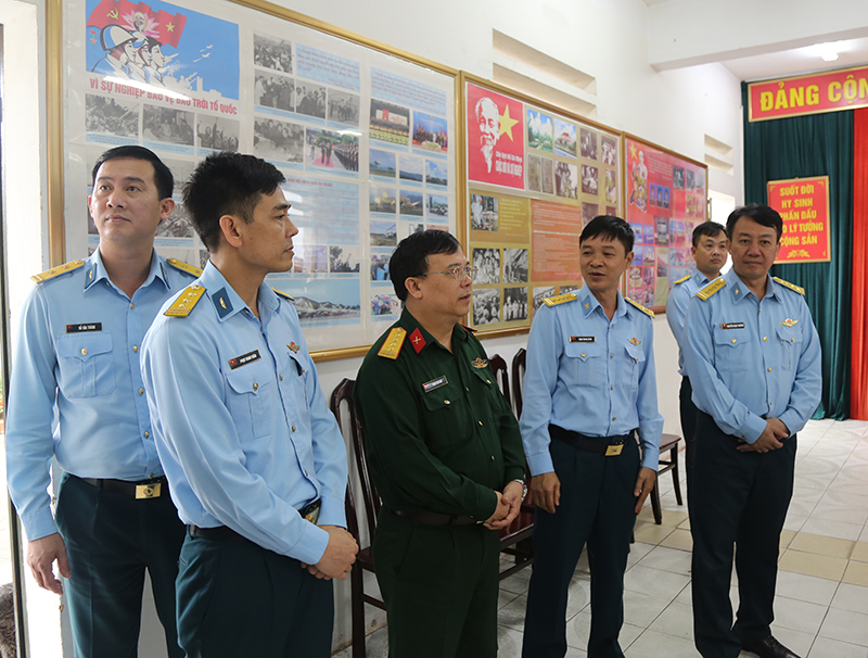 Cục Tuyên huấn (TCCT) khảo sát xây dựng phòng học chính trị cấp đại đội, tiểu đoàn và định mức ngân sách thực hiện Đề án “Đổi mới công tác giáo dục chính trị tại đơn vị trong giai đoạn mới” tại Sư đoàn 363