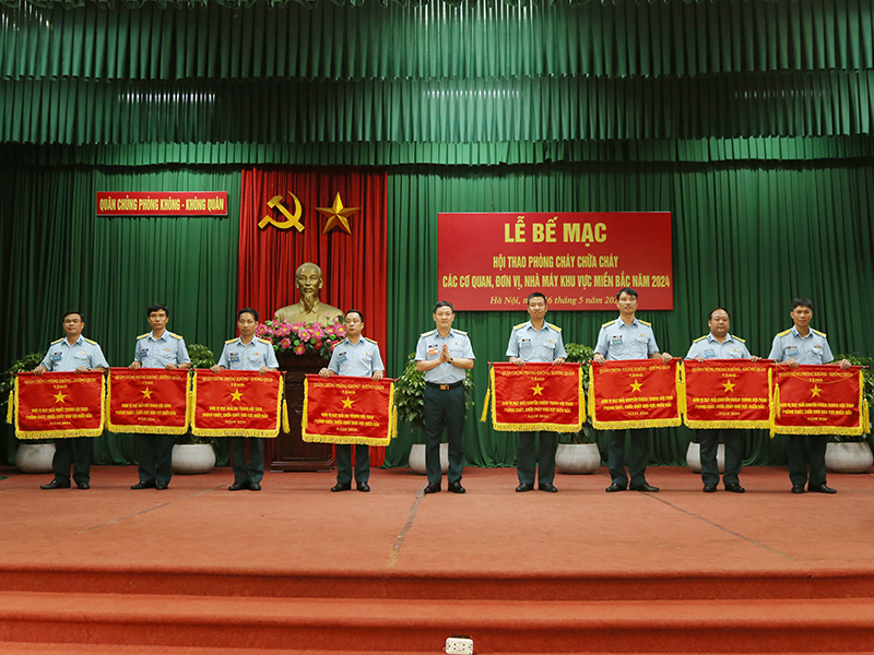 Quân chủng Phòng không - Không quân tổ chức Bế mạc Hội thao Phòng cháy, chữa cháy các cơ quan, đơn vị, nhà máy khu vực Miền Bắc năm 2024