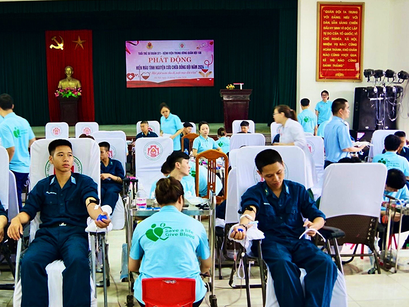 Tuổi trẻ Sư đoàn 371 tham gia hiến máu tình nguyện