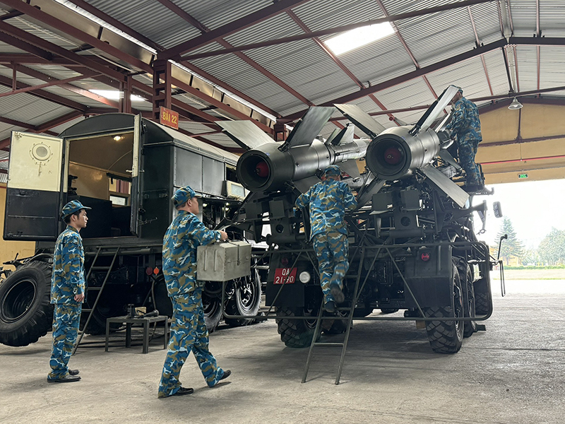 Bảo đảm tốt đạn tên lửa cho các tiểu đoàn hỏa lực