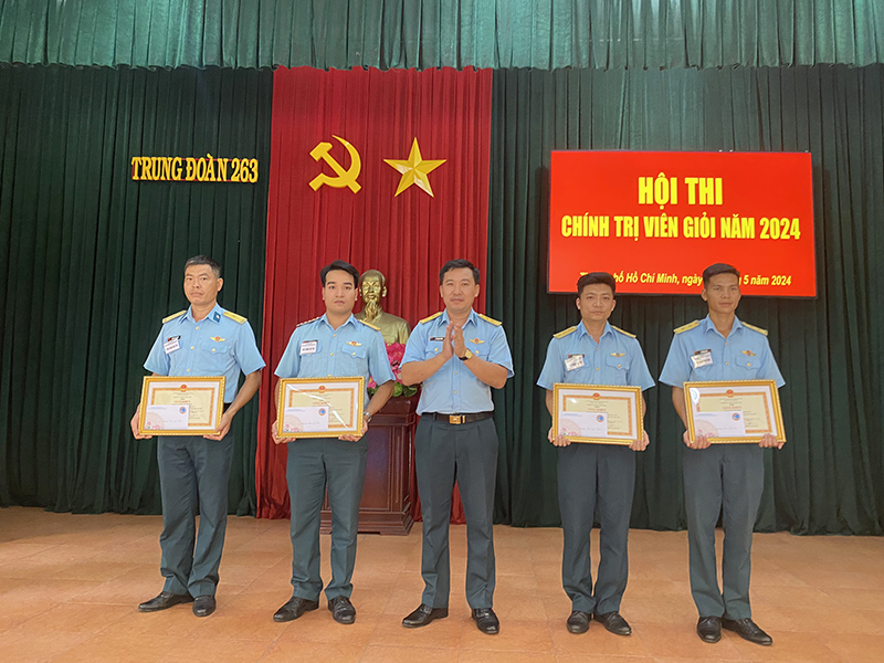 Trung đoàn 263 tổ chức Hội thi Chính trị viên giỏi năm 2024