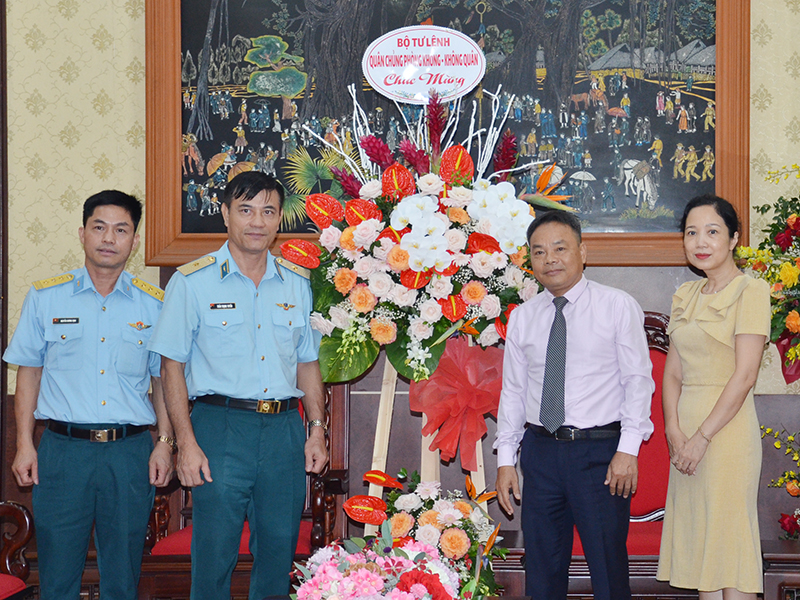 Quân chủng Phòng không- Không quân chúc mừng các cơ quan thông tấn, báo chí nhân dịp Kỷ niệm 99 năm Ngày Báo chí Cách mạng Việt Nam 21-6