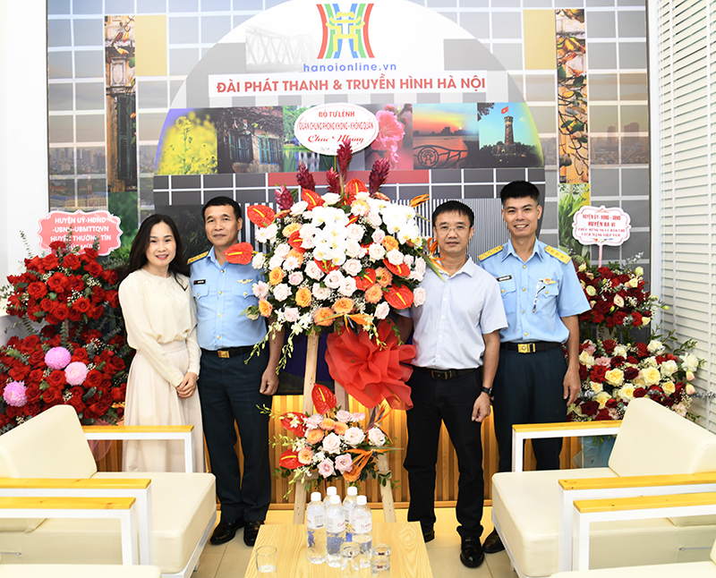 Quân chủng Phòng không- Không quân chúc mừng các cơ quan thông tấn, báo chí nhân dịp Kỷ niệm 99 năm Ngày Báo chí Cách mạng Việt Nam 21-6