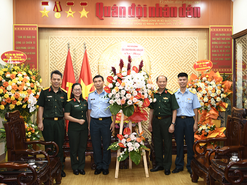 Quân chủng Phòng không- Không quân chúc mừng các cơ quan thông tấn, báo chí nhân dịp Kỷ niệm 99 năm Ngày Báo chí Cách mạng Việt Nam 21-6