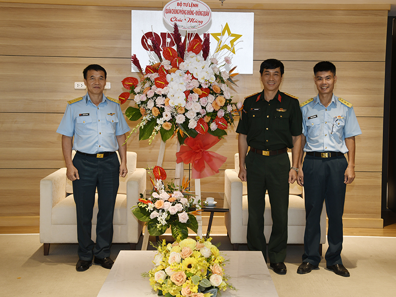 Quân chủng Phòng không- Không quân chúc mừng các cơ quan thông tấn, báo chí nhân dịp Kỷ niệm 99 năm Ngày Báo chí Cách mạng Việt Nam 21-6