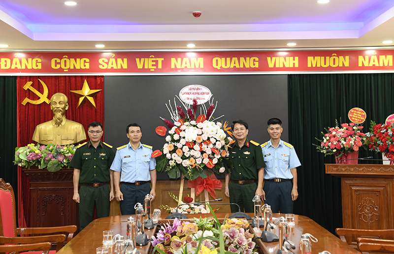 Quân chủng Phòng không- Không quân chúc mừng các cơ quan thông tấn, báo chí nhân dịp Kỷ niệm 99 năm Ngày Báo chí Cách mạng Việt Nam 21-6