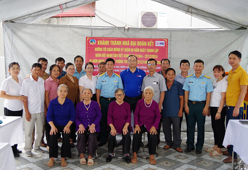 Sư đoàn 365 khánh thành và bàn giao “Nhà đại đoàn kết” tặng gia đình chính sách trên địa bàn tỉnh Bắc Giang