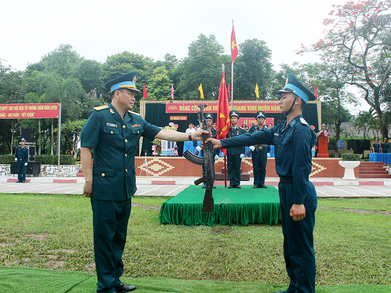 Các đơn vị trong Quân chủng Phòng không - Không quân tổ chức Lễ tuyên thệ chiến sĩ mới năm 2024