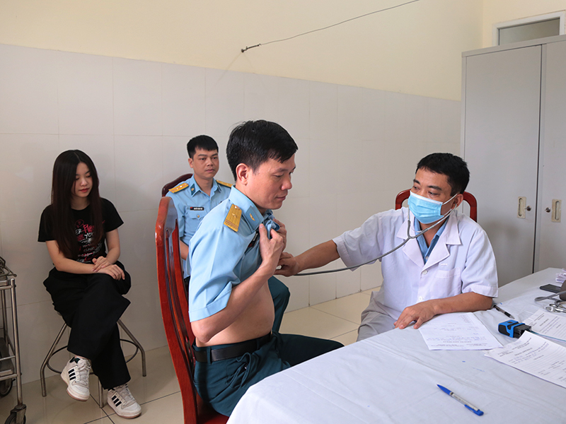 Nâng cao chất lượng khám sức khỏe cán bộ, chiến sĩ cơ quan Quân chủng Phòng không - Không quân