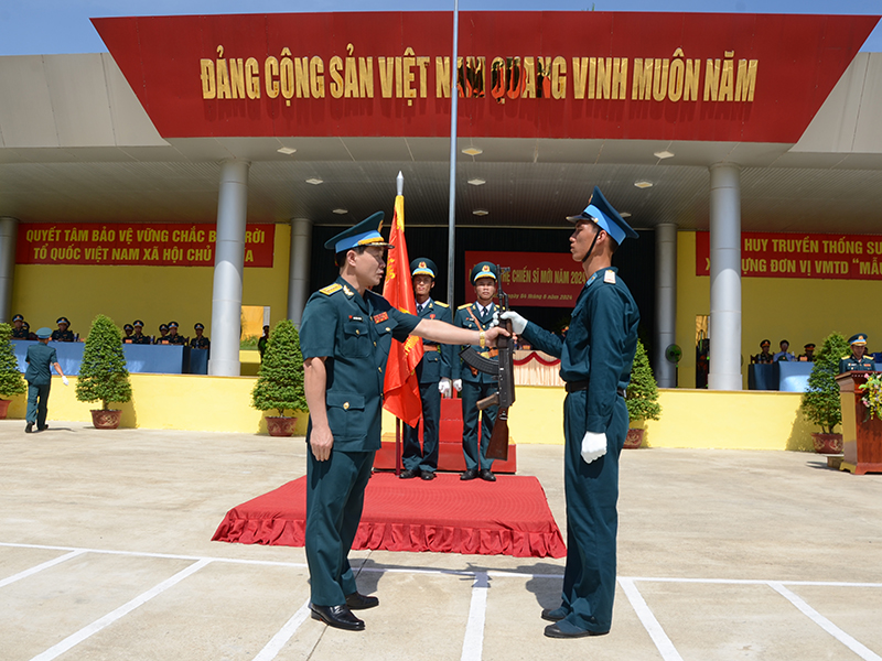 Các đơn vị trong Quân chủng Phòng không - Không quân tổ chức Lễ tuyên thệ chiến sĩ mới năm 2024