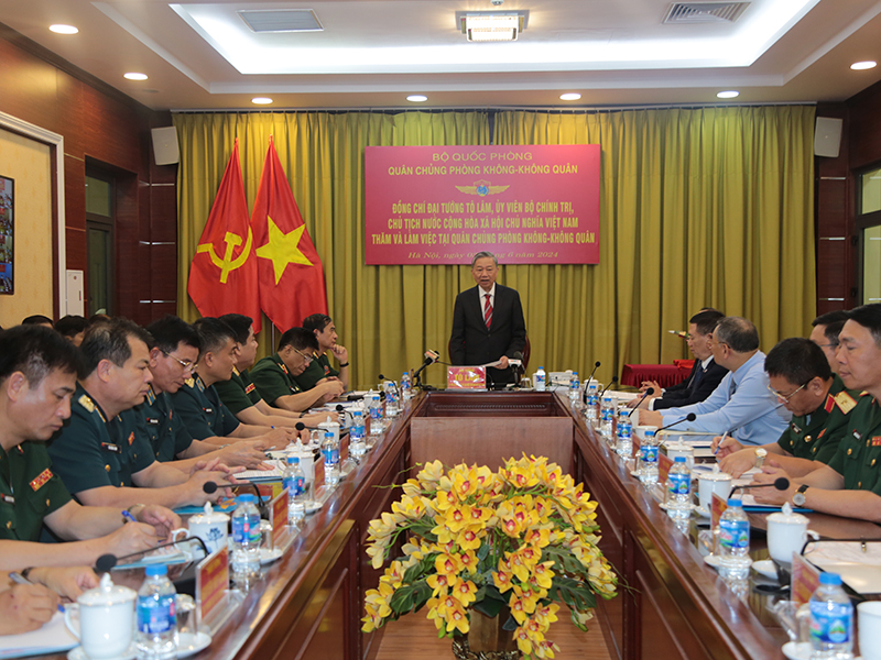 Chủ tịch Nước Tô Lâm thăm và làm việc tại Quân chủng Phòng không - Không quân