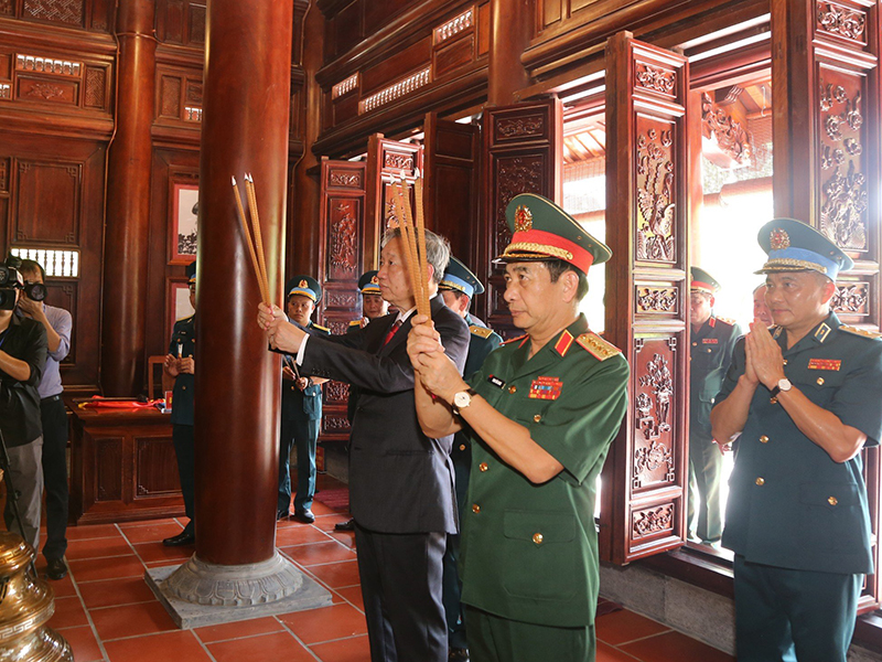 Chủ tịch Nước Tô Lâm thăm và làm việc tại Quân chủng Phòng không - Không quân