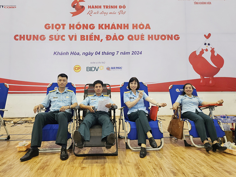 Trường Sĩ quan Không quân tham gia Chương trình “Hành trình Đỏ” hiến máu tình nguyện năm 2024