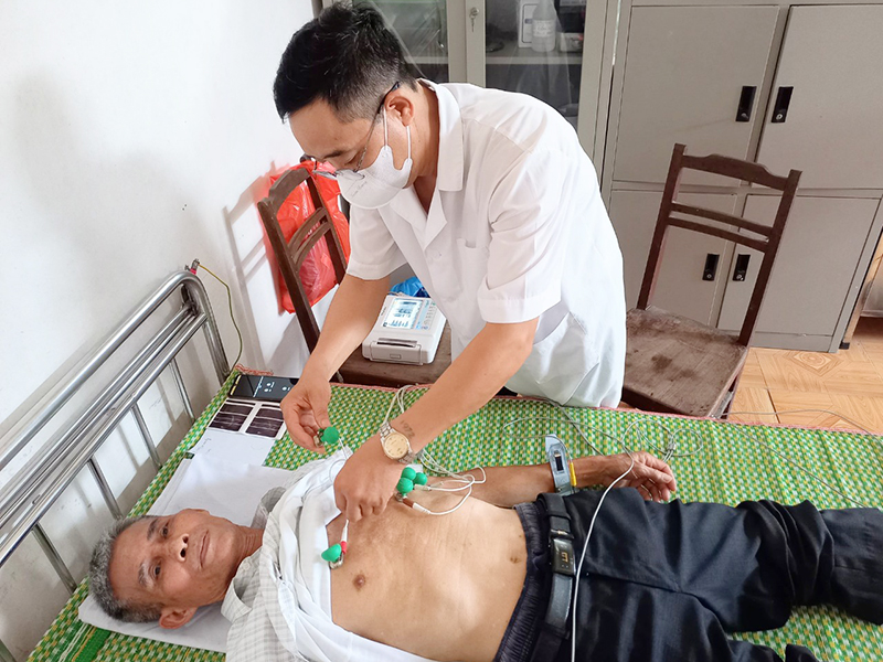 Trung đoàn 916 tổ chức Chương trình khám, tư vấn và cấp thuốc miễn phí cho các đối tượng chính sách trên địa bàn Thị xã Sơn Tây
