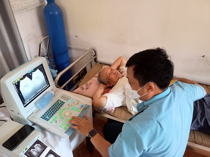 Trung đoàn 916 tổ chức Chương trình khám, tư vấn và cấp thuốc miễn phí cho các đối tượng chính sách trên địa bàn Thị xã Sơn Tây