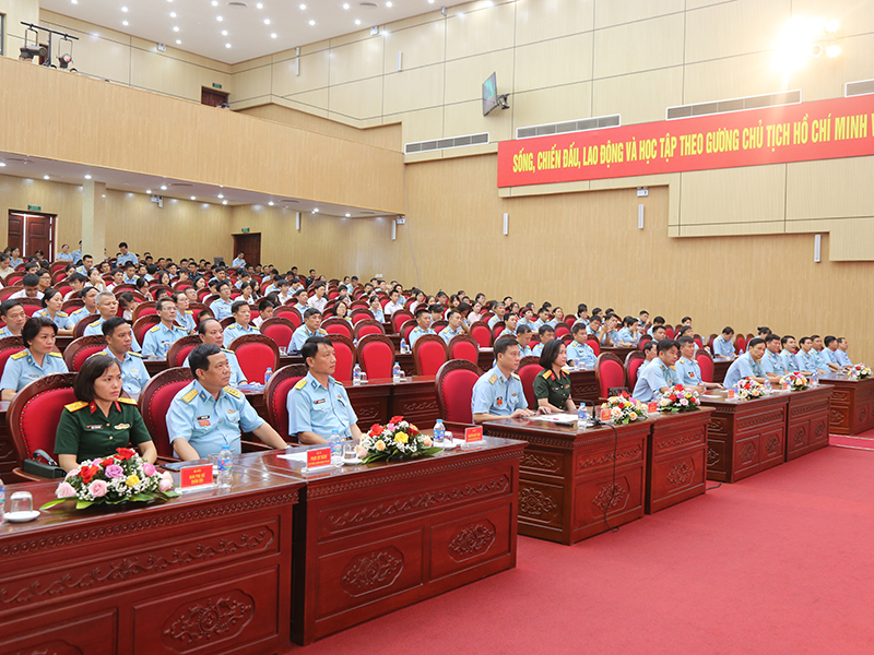 Quân chủng Phòng không-Không quân biểu dương gia đình quân nhân; các cháu học sinh, sinh viên tiêu biểu năm 2024