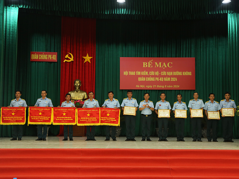 Quân chủng Phòng không - Không quân bế mạc Hội thao tìm kiếm, cứu hộ - cứu nạn đường không năm 2024