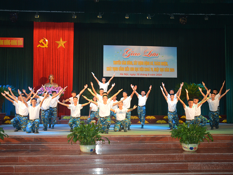 Học viện Phòng không - Không quân tổ chức giao lưu truyền cảm hứng, xây dựng động cơ, trách nhiệm, khát vọng cho học viên
